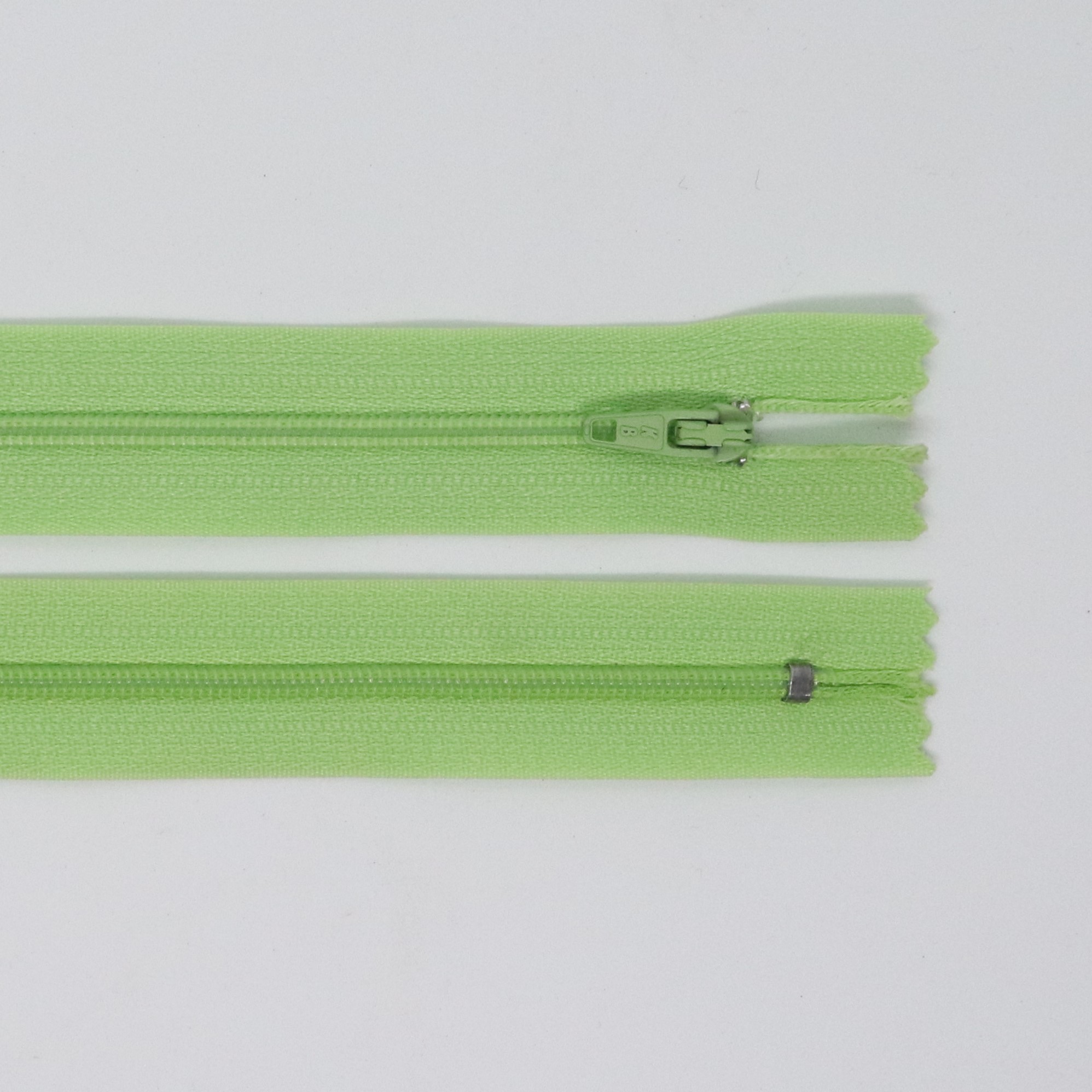 Spirálový zip, šíøe 3 mm, délka 40 cm, svìtle zelená - zvìtšit obrázek