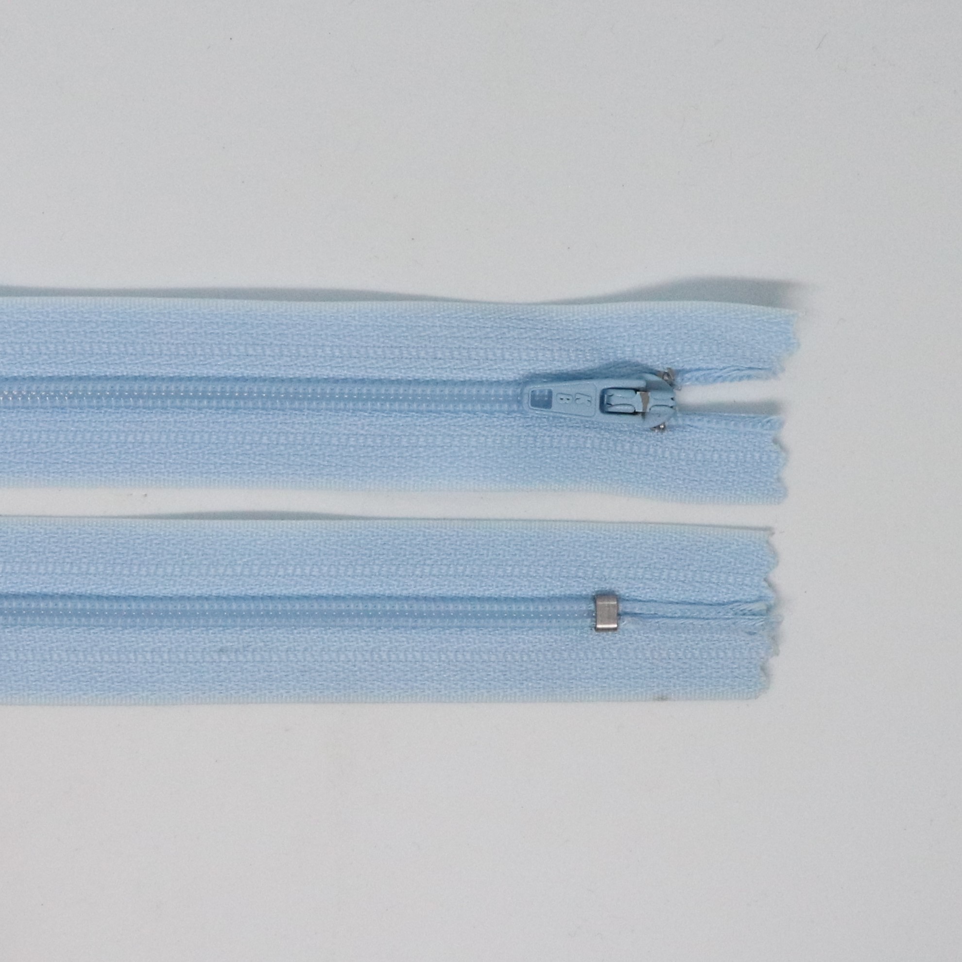 Spirálový zip, šíøe 3 mm, délka 50 cm, svìtle modrá - zvìtšit obrázek